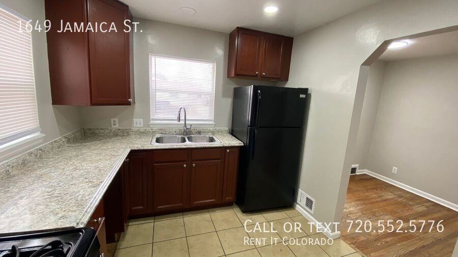 1649 Jamaica St - Photo 4 of 17