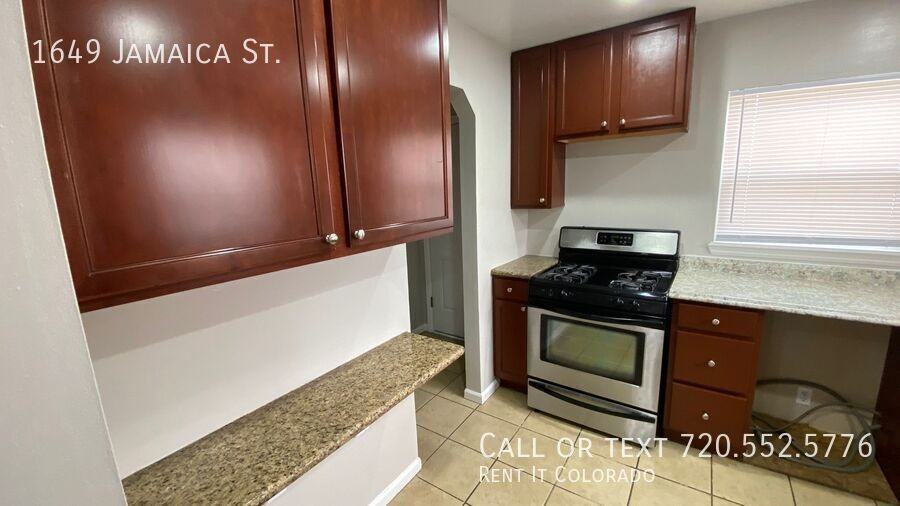1649 Jamaica St - Photo 5 of 17