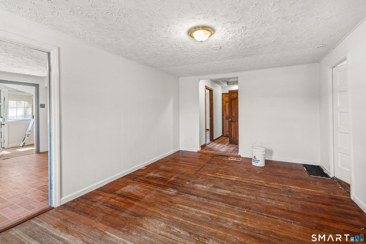36 Farnham Rd - Photo 4 of 12