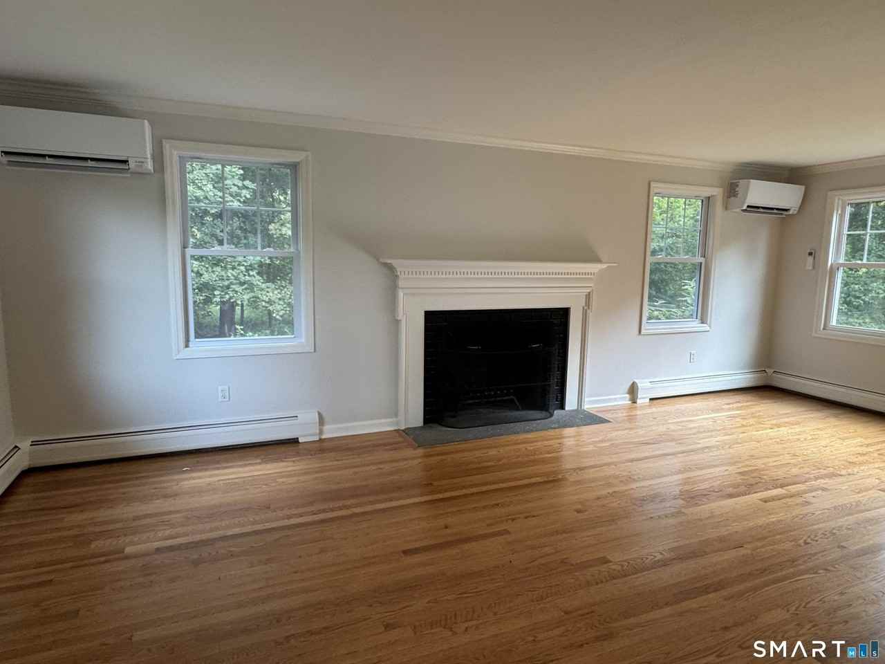 4672 Congress St - Photo 4 of 26