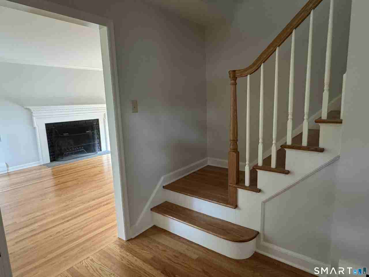 4672 Congress St - Photo 5 of 26