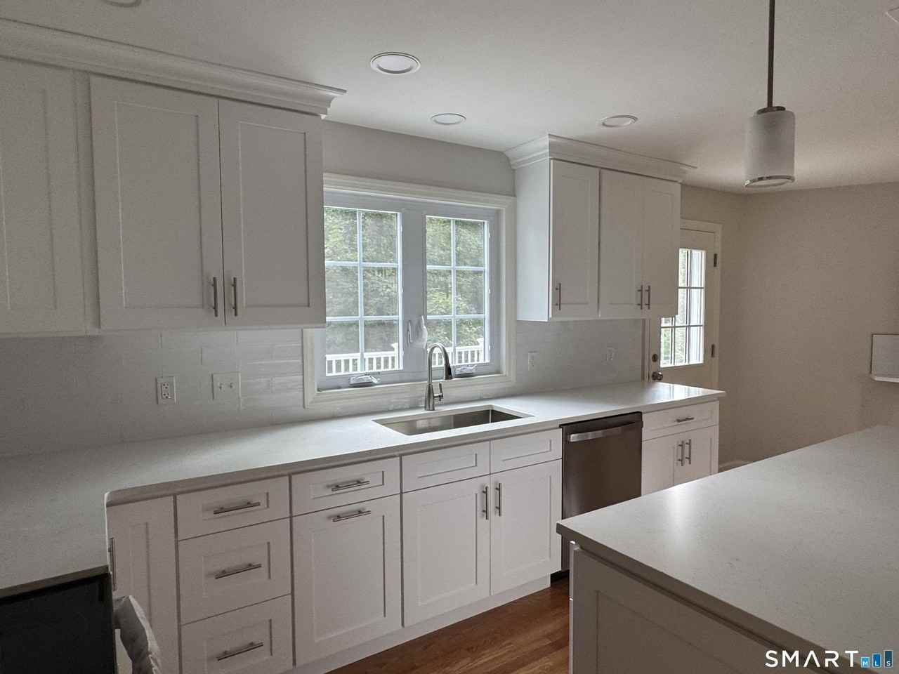 4672 Congress St - Photo 6 of 26