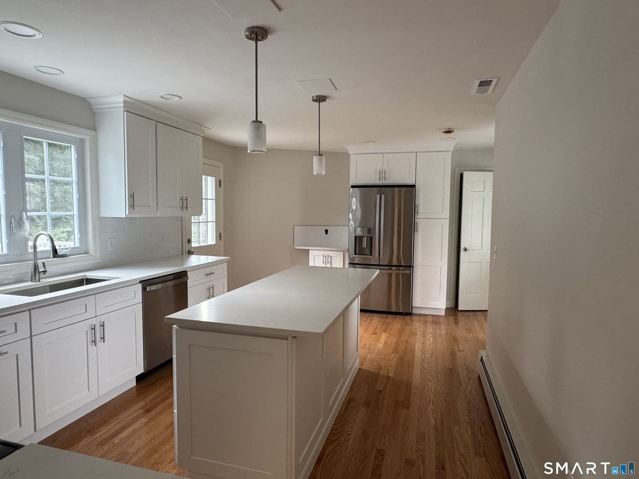 4672 Congress St - Photo 7 of 26