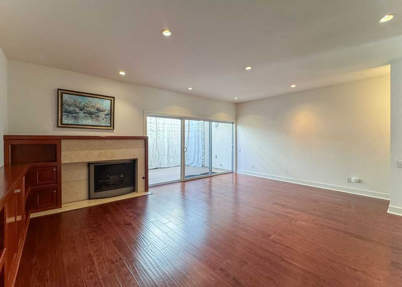 916 15th St #7 - Photo 4 of 19