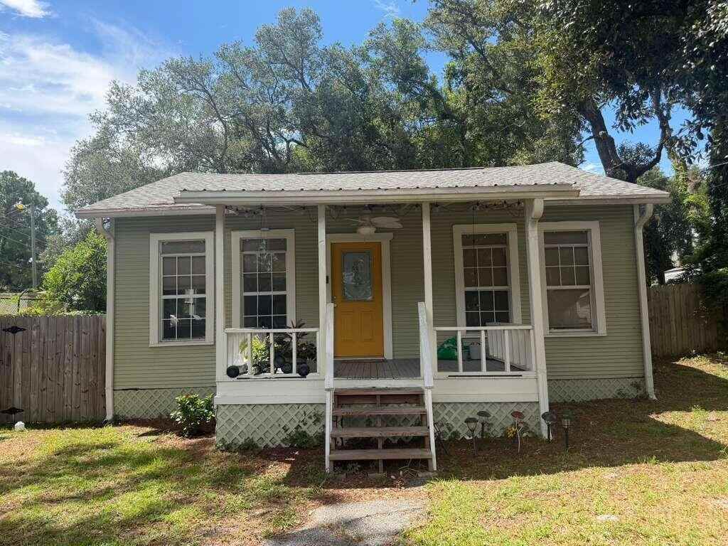 702 Green St - Photo 2 of 21