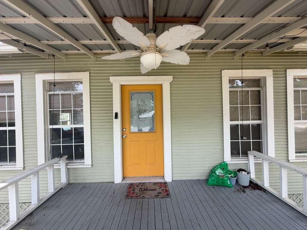 702 Green St - Photo 3 of 21