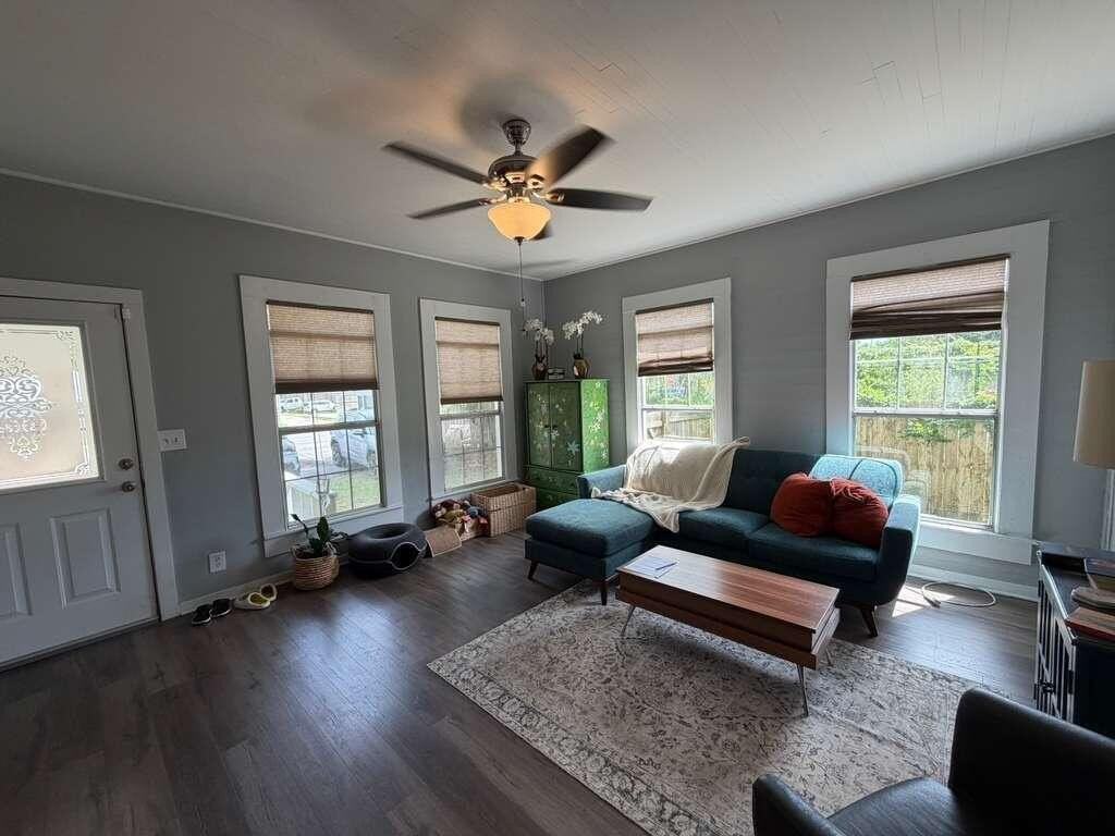 702 Green St - Photo 5 of 21