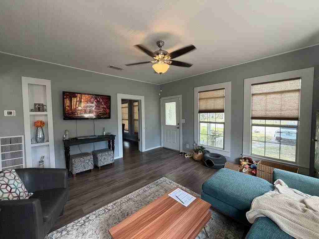 702 Green St - Photo 7 of 21
