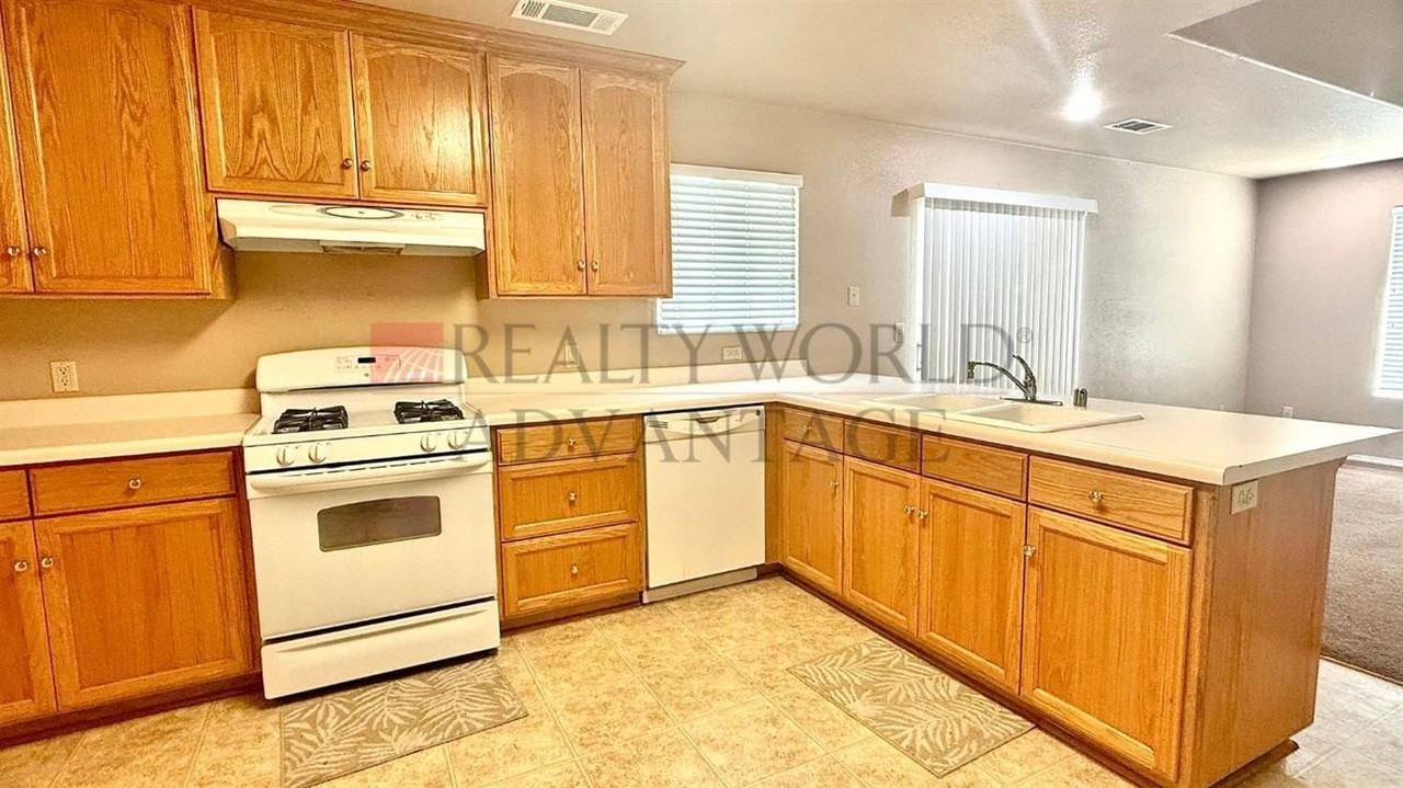 54 E D St - Photo 6 of 16