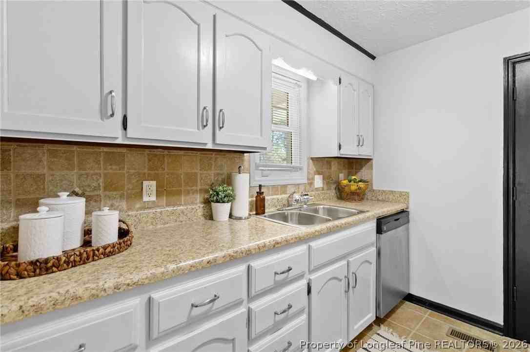 7016 Trevor Ln - Photo 6 of 17