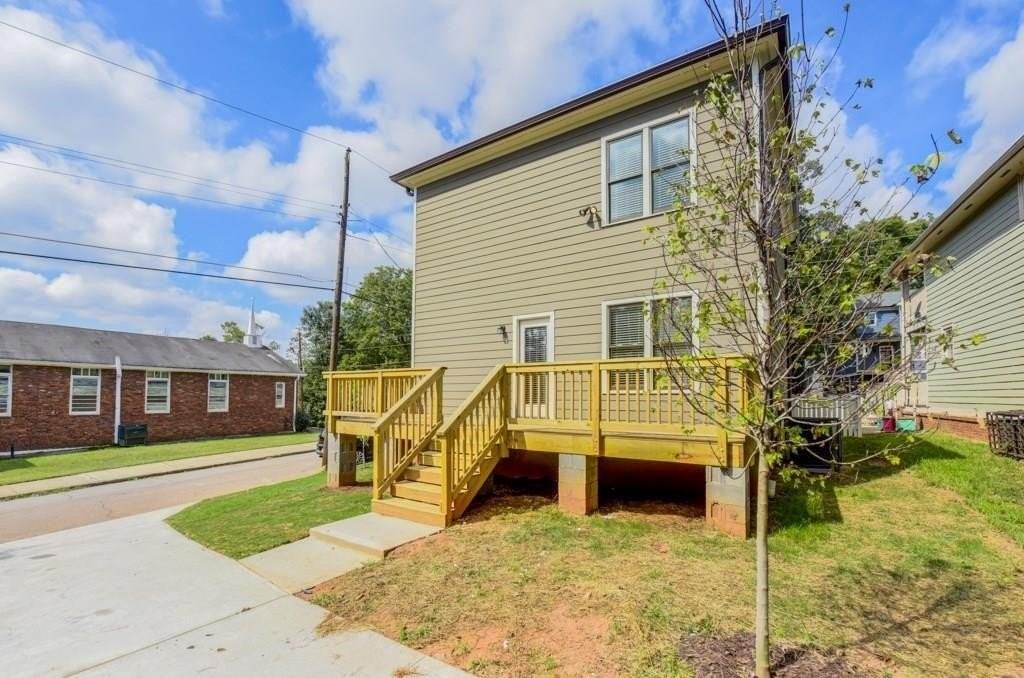 1022 Martin St Se - Photo 4 of 25