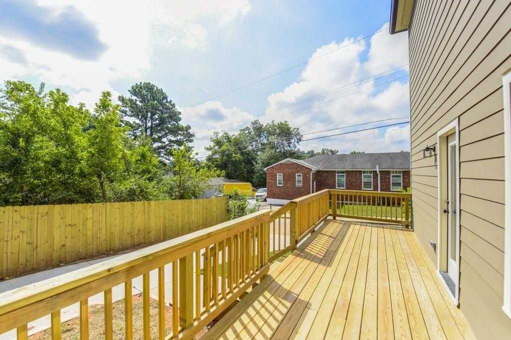 1022 Martin St Se - Photo 7 of 25