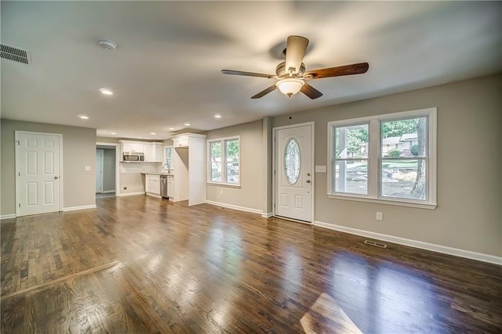6429 Gordon St - Photo 4 of 34