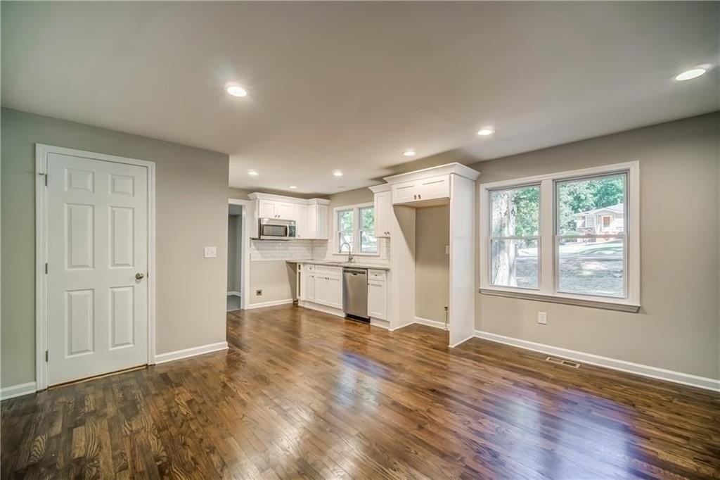 6429 Gordon St - Photo 5 of 34