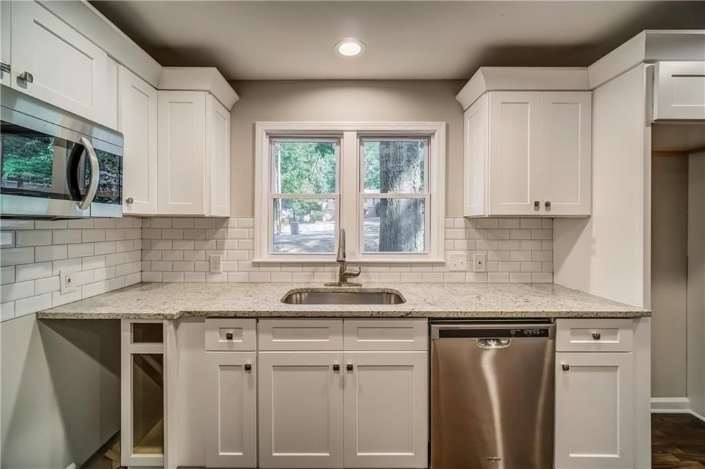 6429 Gordon St - Photo 6 of 34