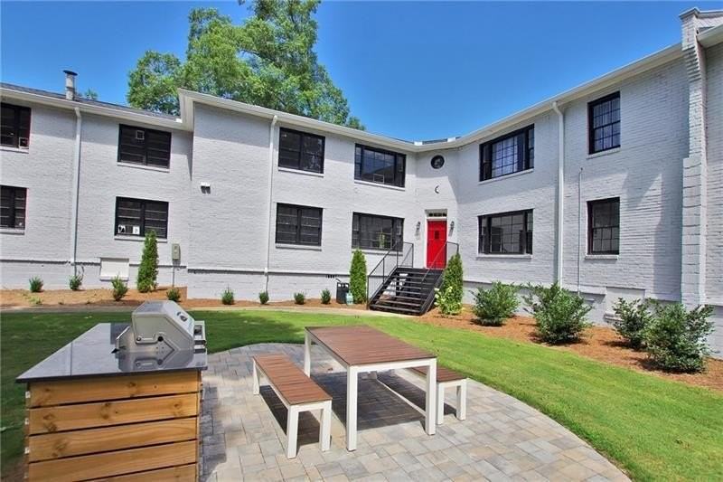 99 Peachtree Memorial Dr Nw #C2 - Photo 4 of 23