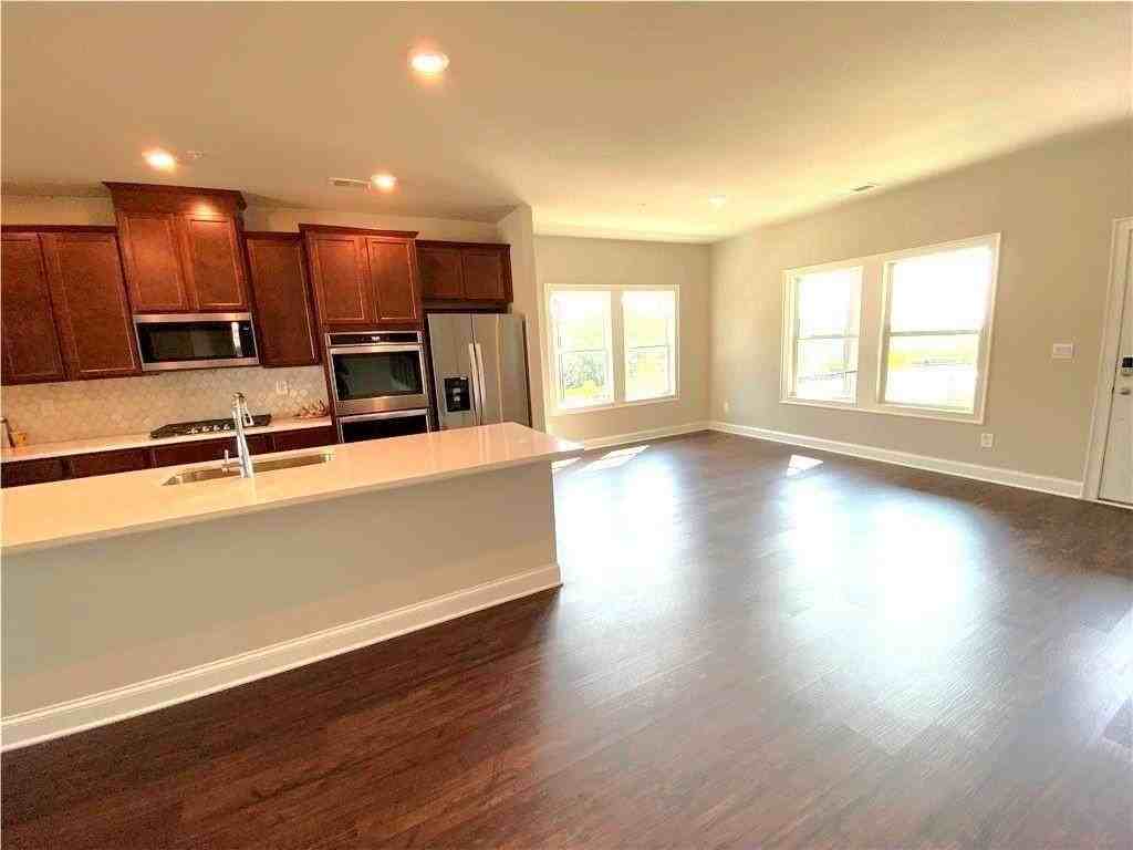 912 Sweetwater Grv - Photo 5 of 25