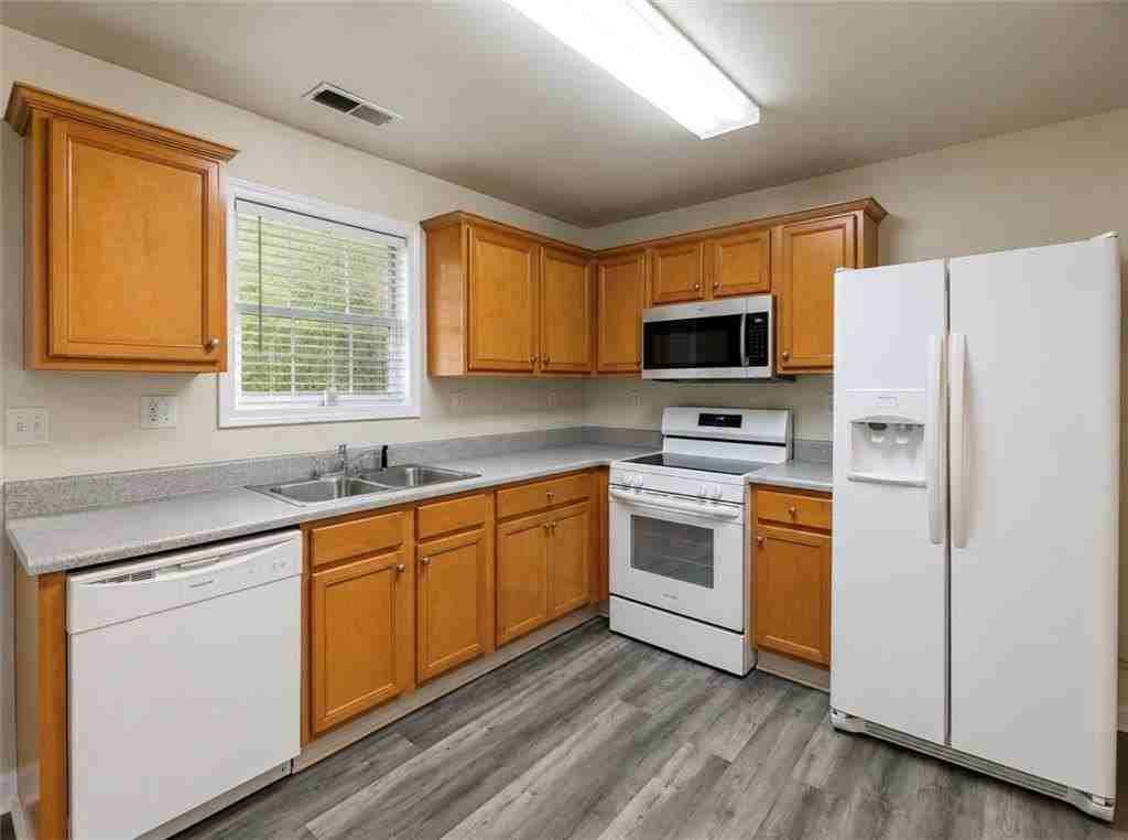 230 Hiram Ter - Photo 4 of 27