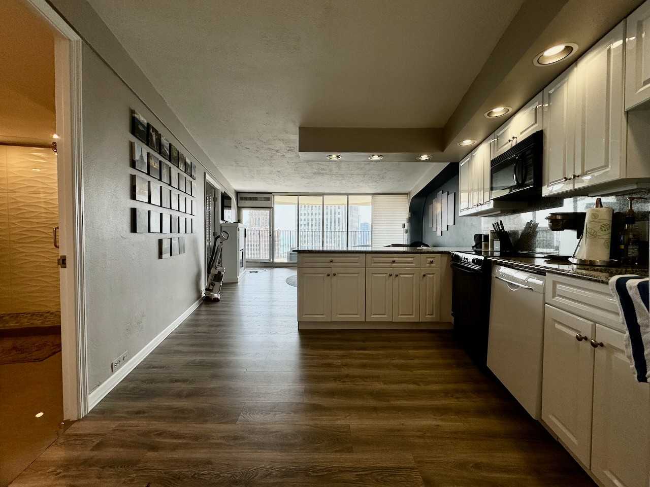 300 North State Street - 5033Unit 5033 #5033 - Photo 4 of 18
