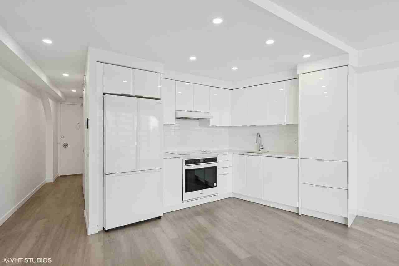 300 North State Street - 3827Unit 3827 #3827 - Photo 4 of 18