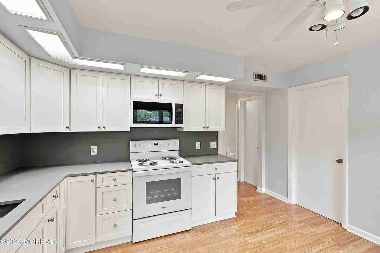 1334 Sabrina Ct - Photo 4 of 26