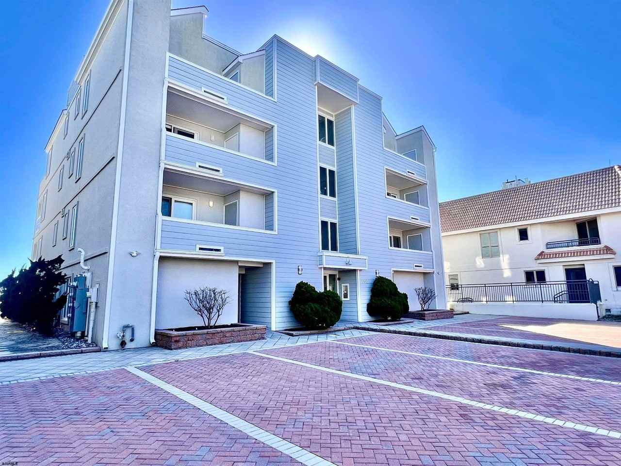 1703 Beach Ter - Photo 2 of 32