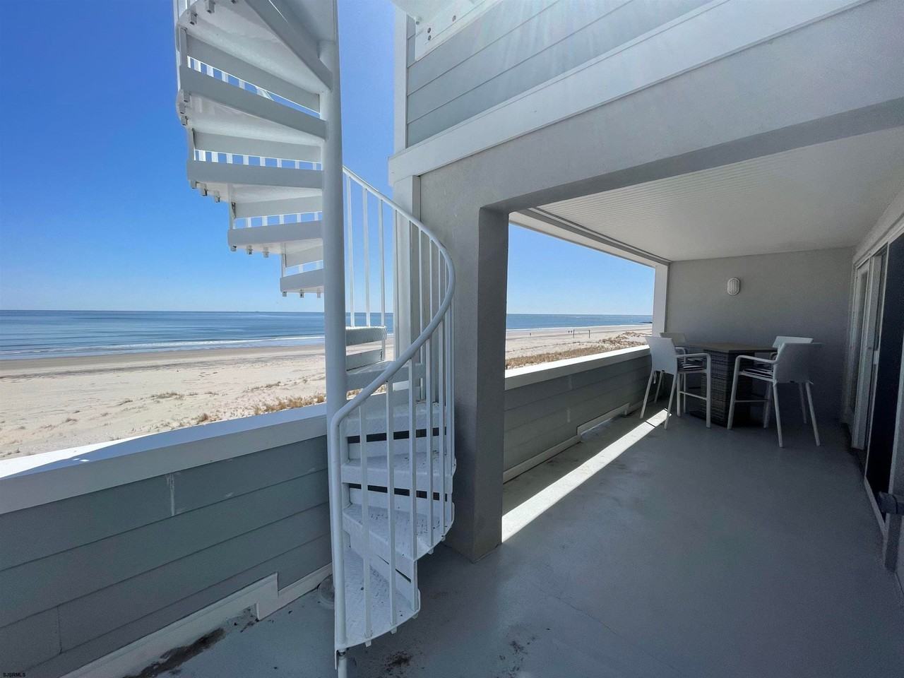 1703 Beach Ter - Photo 3 of 32