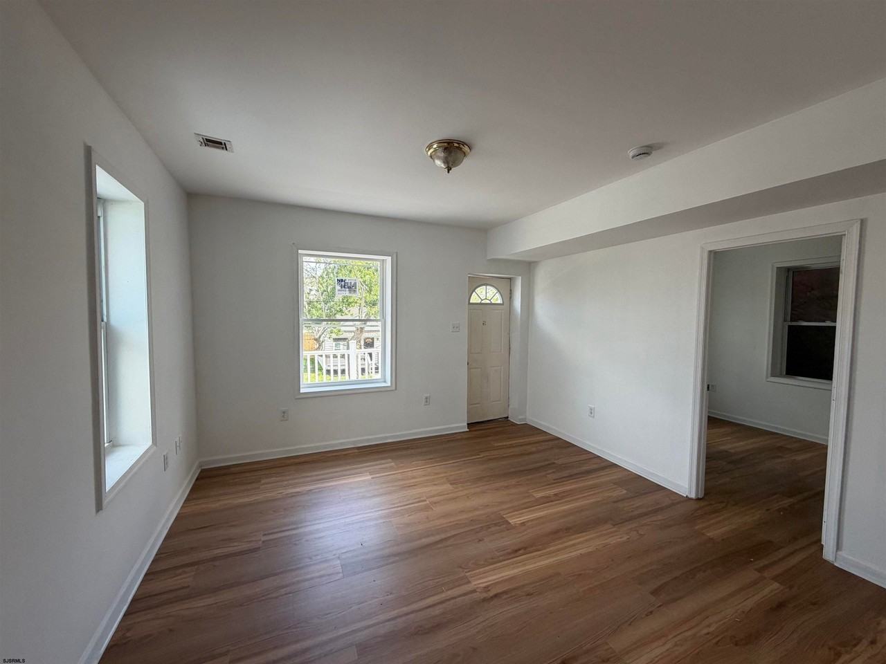 2009 Blaine Ave - Photo 6 of 8