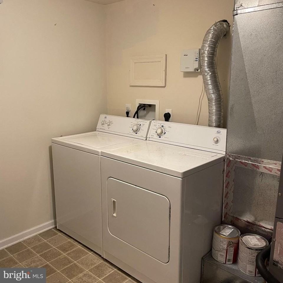 248 Parker Ave - Photo 2 of 9