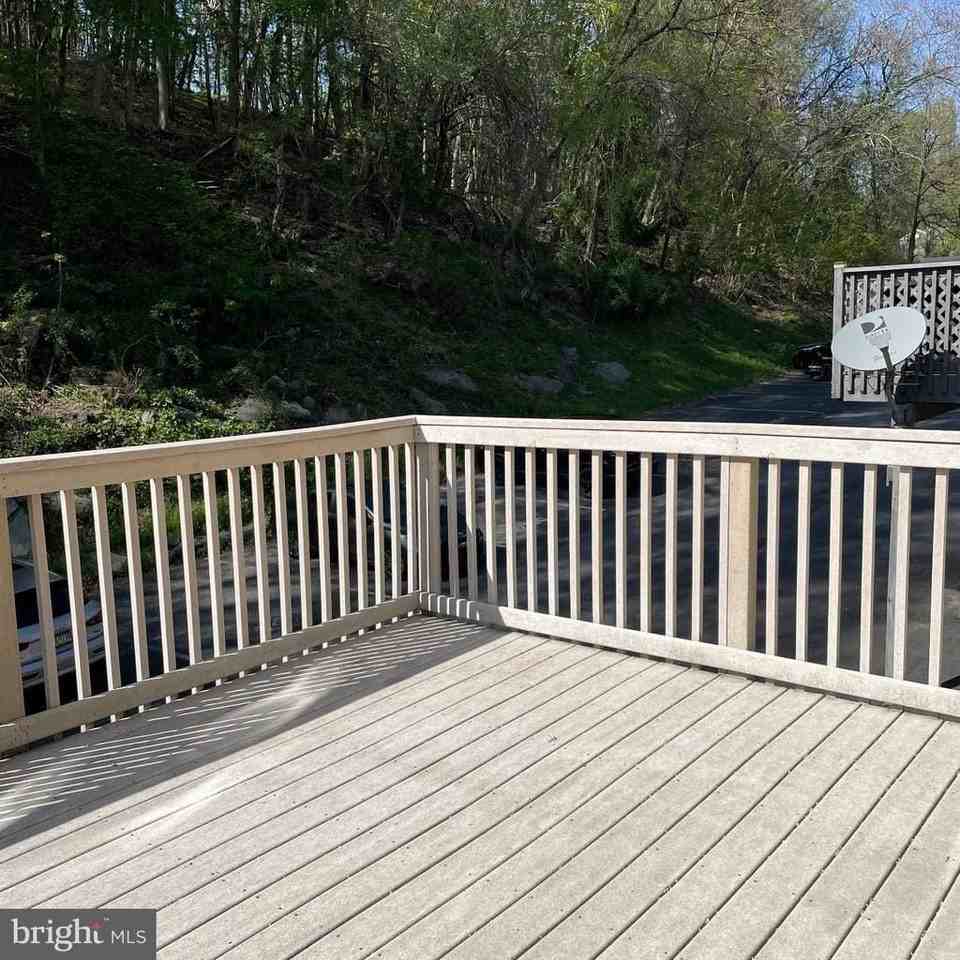 248 Parker Ave - Photo 4 of 9