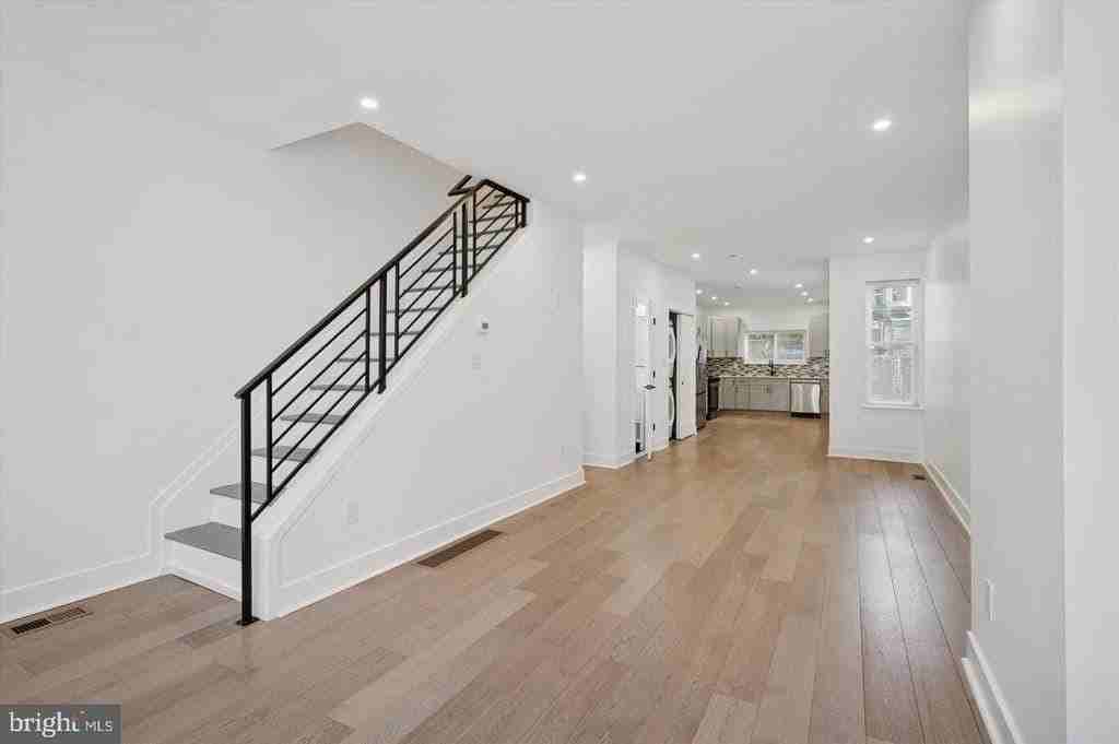 1512 N Newkirk St - Photo 5 of 15