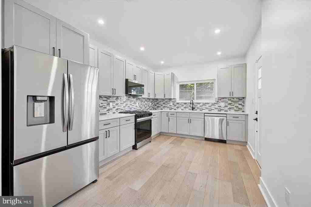1512 N Newkirk St - Photo 7 of 15