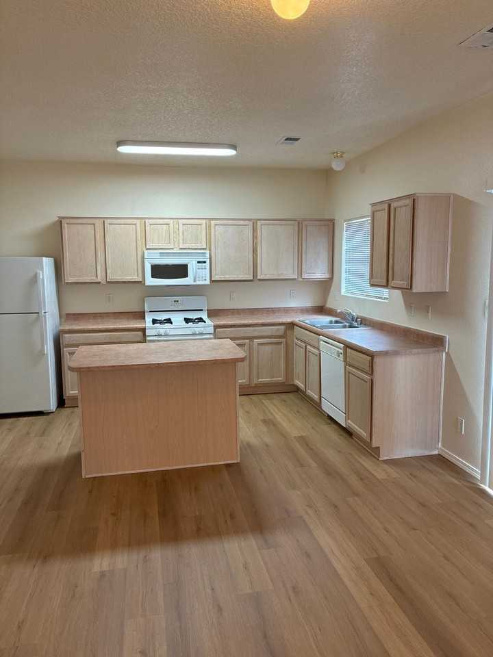 5401 Saturnia Rd Nw - Photo 4 of 6