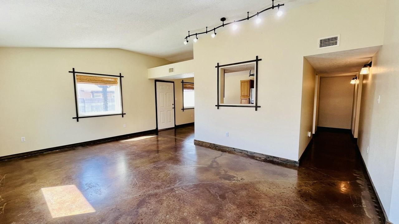 5600 Mesa Ridge Rd Nw - Photo 2 of 28