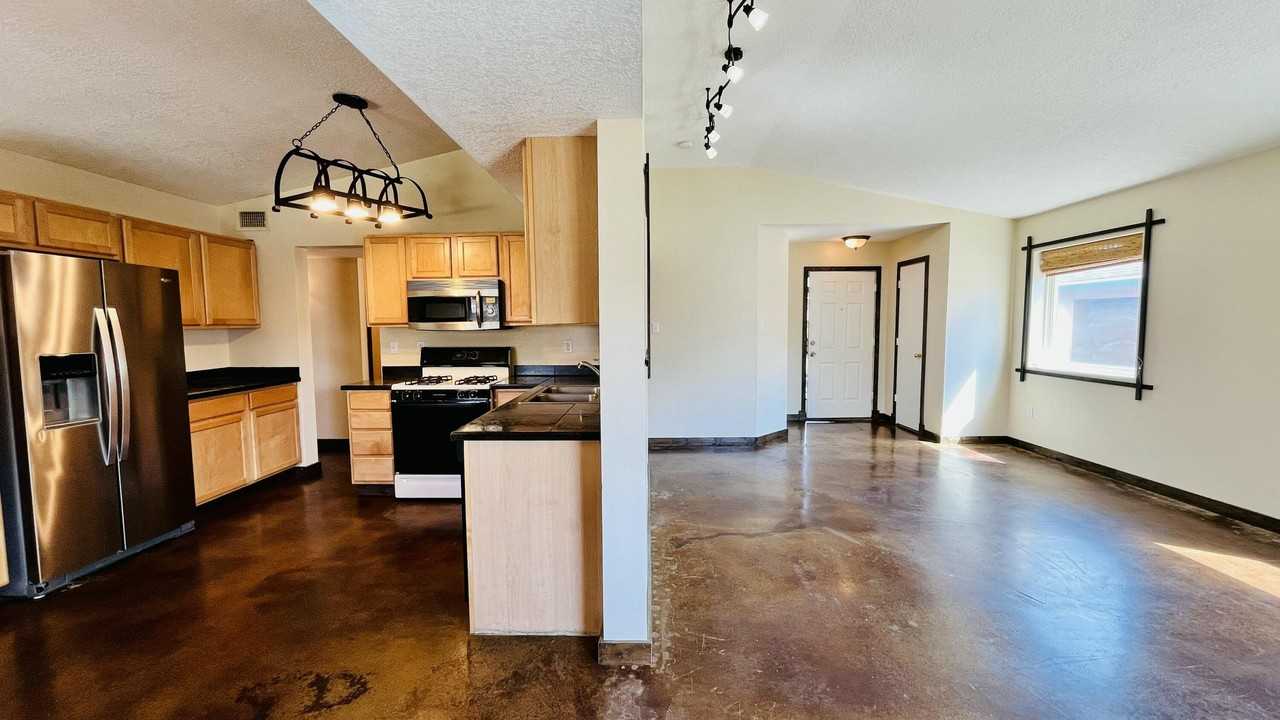 5600 Mesa Ridge Rd Nw - Photo 3 of 28