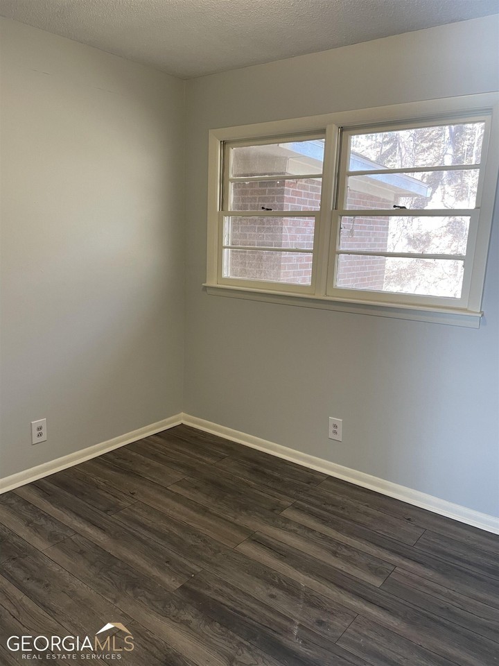 225 Pressley Way - Photo 4 of 10