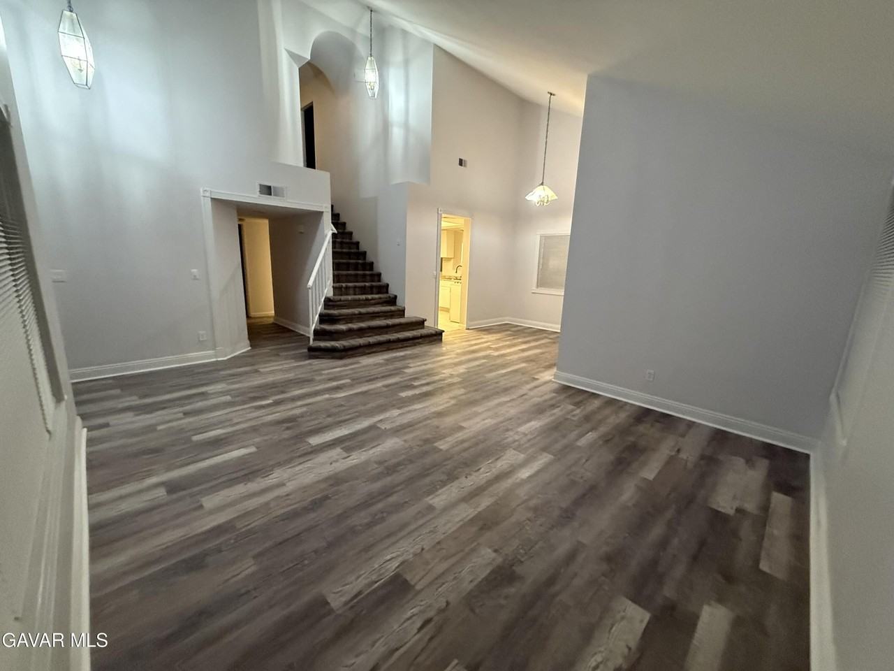 2634 Avoca St - Photo 3 of 22