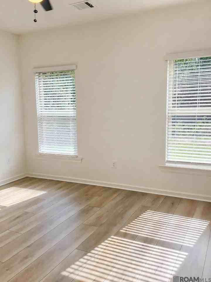 23661 Sweetbriar Ct - Photo 4 of 9