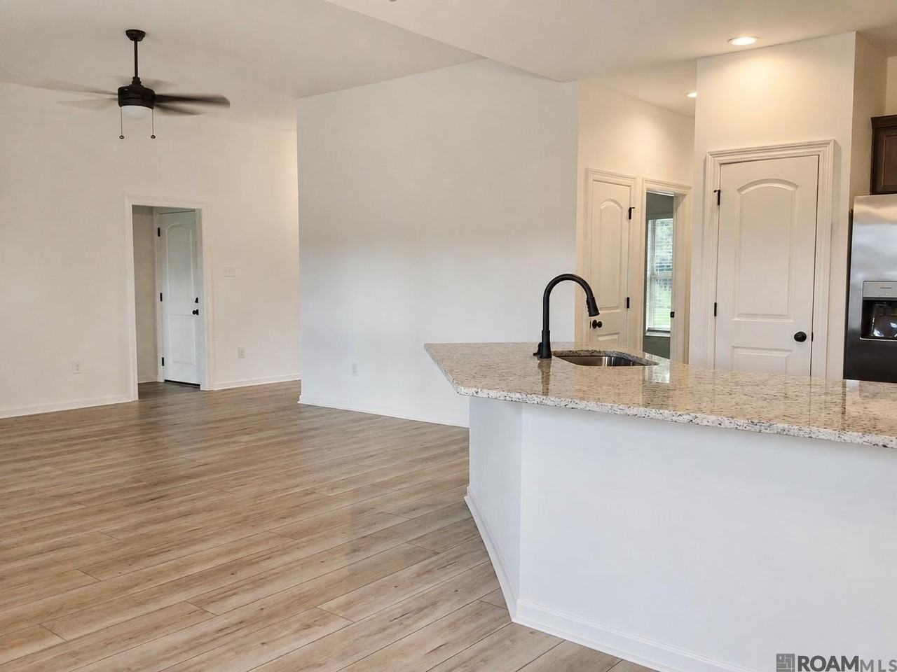 23668 Sweetbriar Ct - Photo 3 of 10