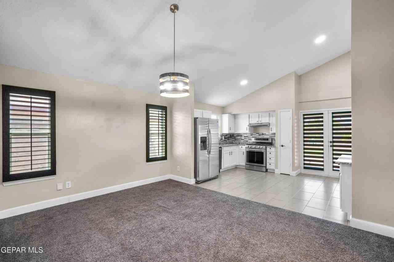 450 Sunrise Hills Dr - Photo 5 of 33
