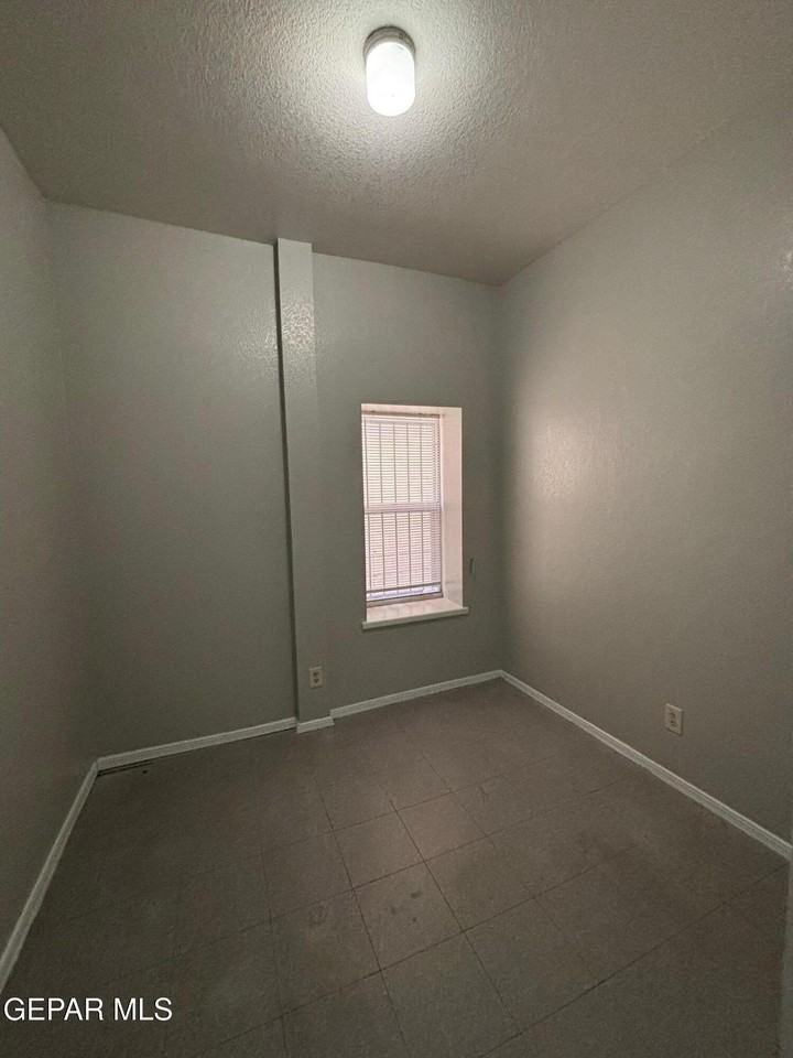 515 S Oregon St #101 - Photo 3 of 6
