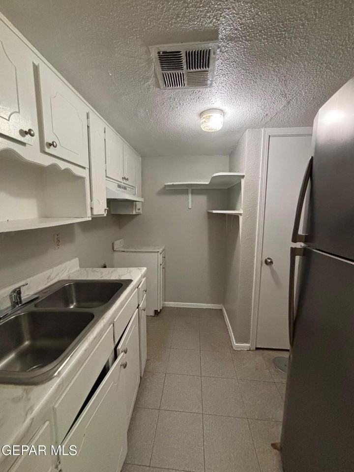 515 S Oregon St #101 - Photo 5 of 6