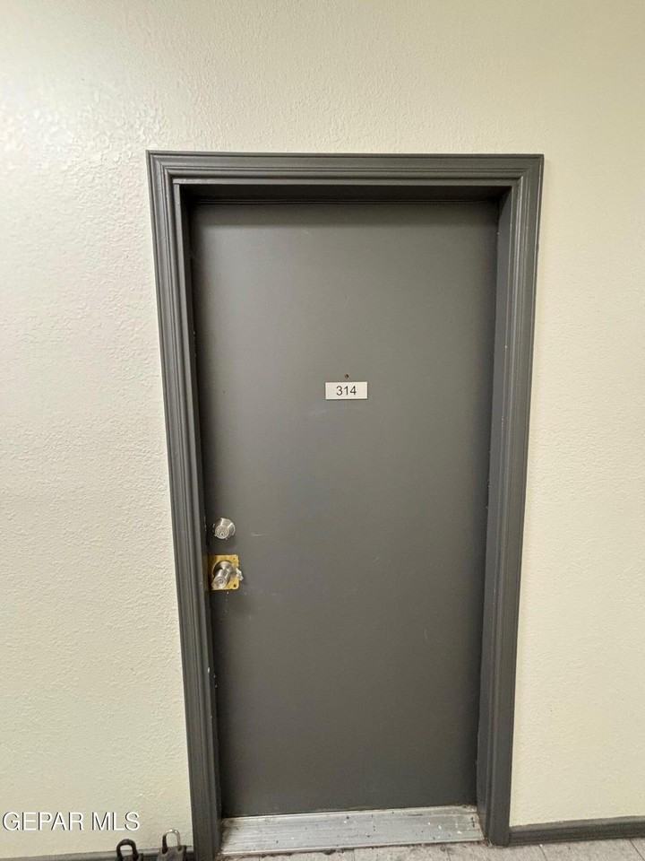 515 S Oregon St #314 - Photo 2 of 6