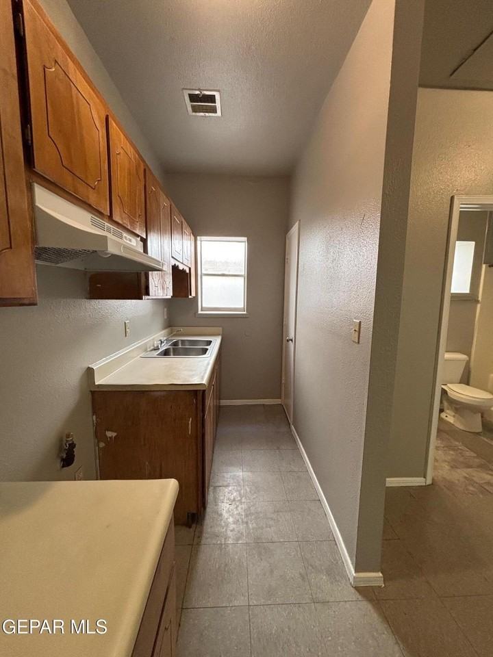 515 S Oregon St #314 - Photo 3 of 6