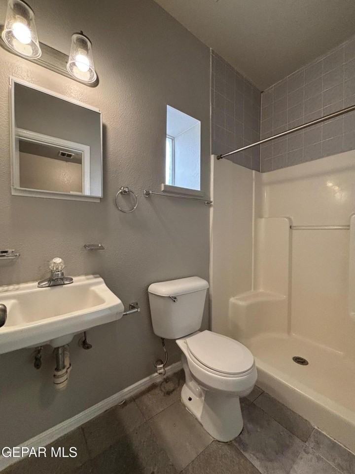 515 S Oregon St #314 - Photo 5 of 6