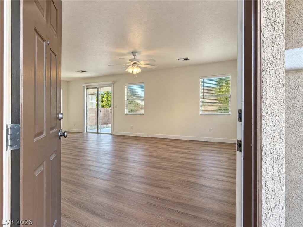 11970 Giles St - Photo 5 of 29