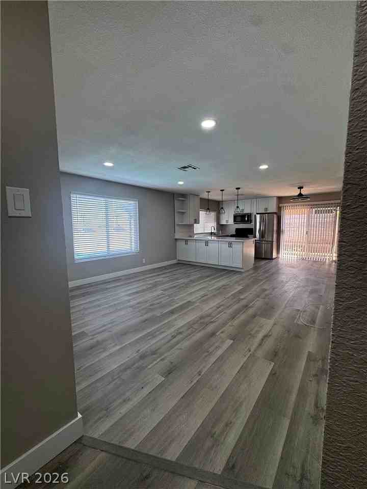 336 Viewmont Dr - Photo 2 of 24