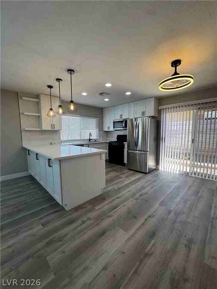336 Viewmont Dr - Photo 4 of 24
