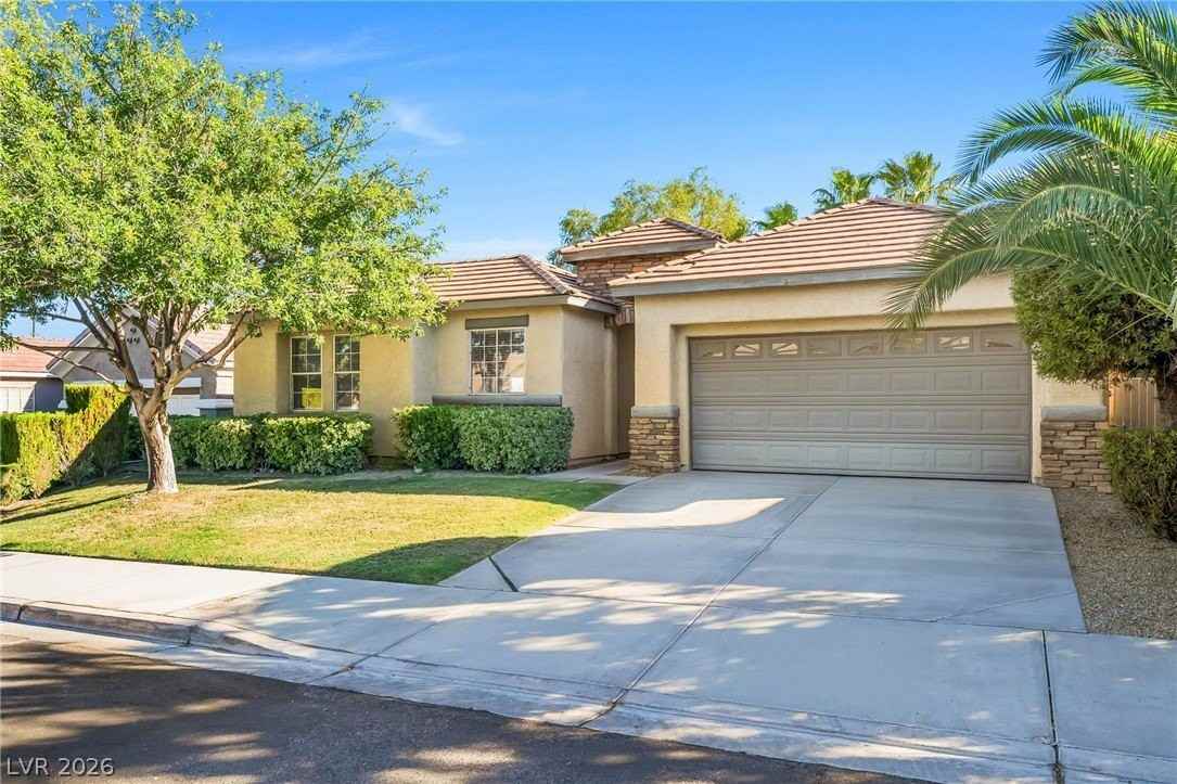 2298 Tedesca Dr - Photo 4 of 38