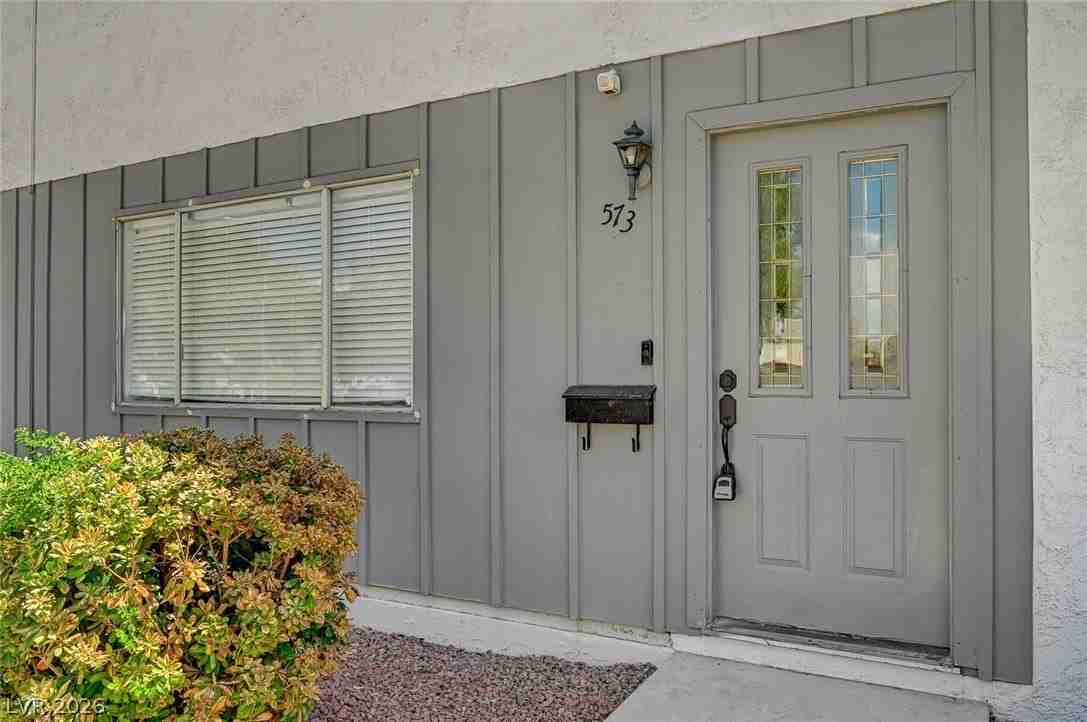 573 Greenbriar Townhouse Way - Photo 3 of 28
